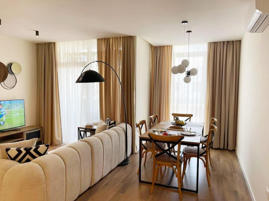 Luxury With King-size Bed And Fast Wi-fi * Tirana